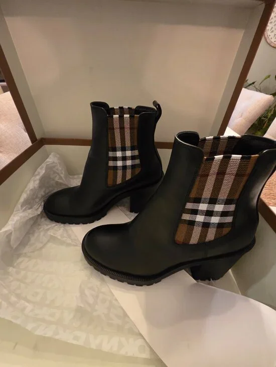Burberry ankle boots NWT - Picture 2 of 8